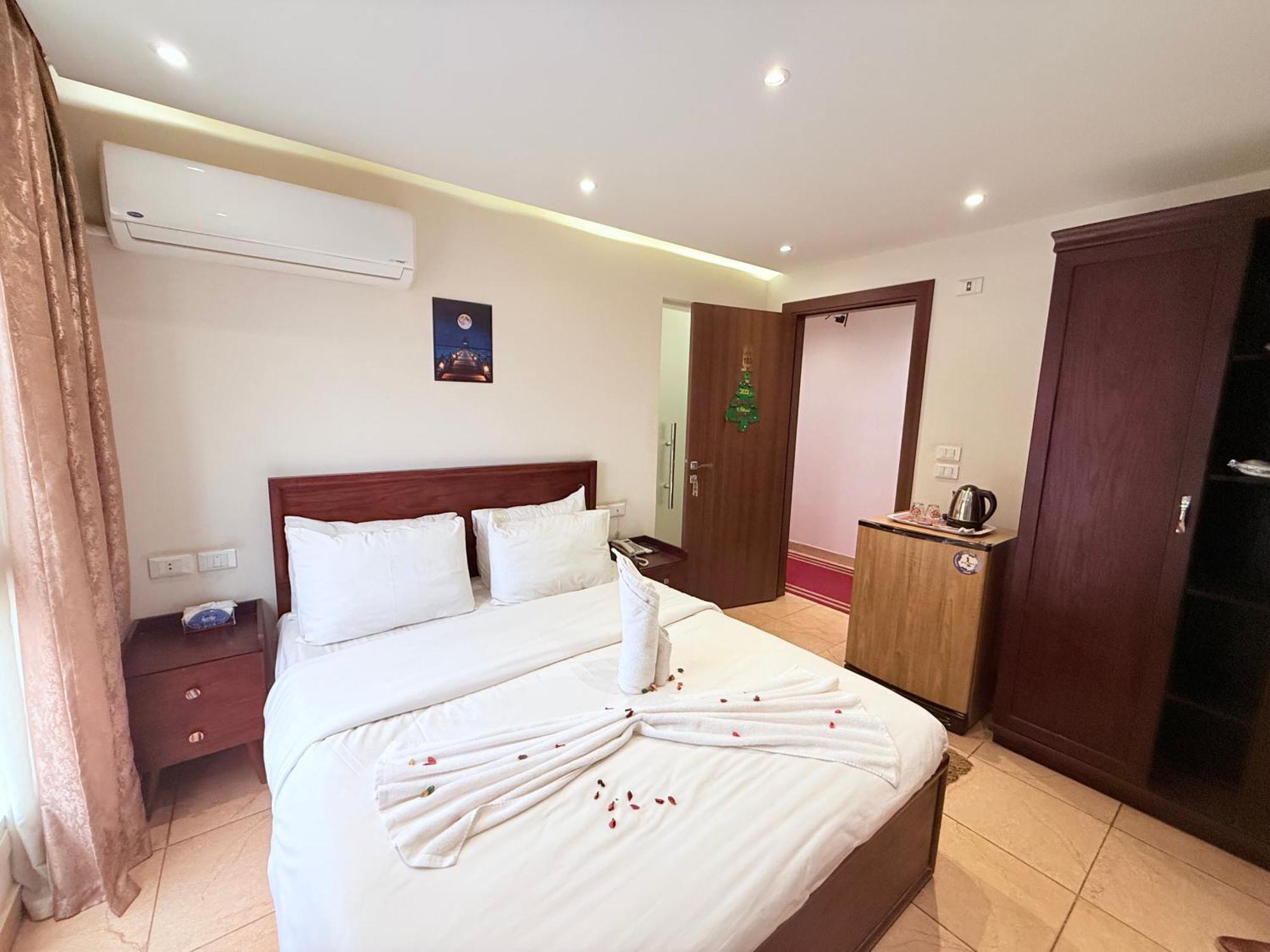 King Khafren View Inn Kafrat al Jabal Bagian luar foto